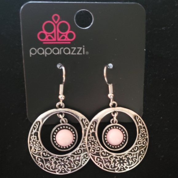 Pink stone dangle earrings!
